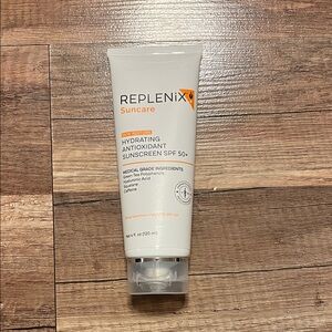 Suncare Hydrating Antioxidant Sunscreen SPF 50+ - White